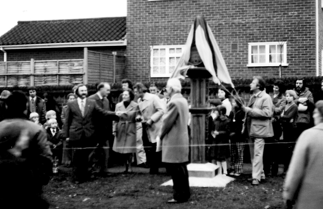 Renovated sign unveiled - 1976