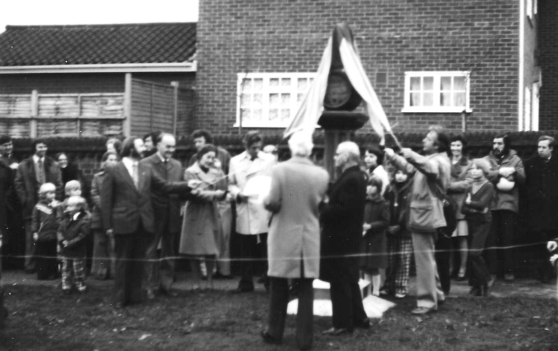 Renovated sign unveiled - 1976
